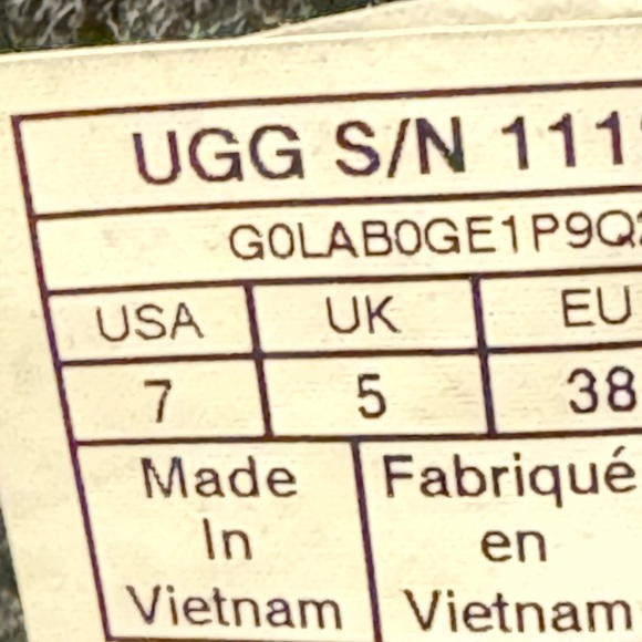 Very comfortable Uggs with  wooden heel which will give you a lot of style - Picture 6 of 6